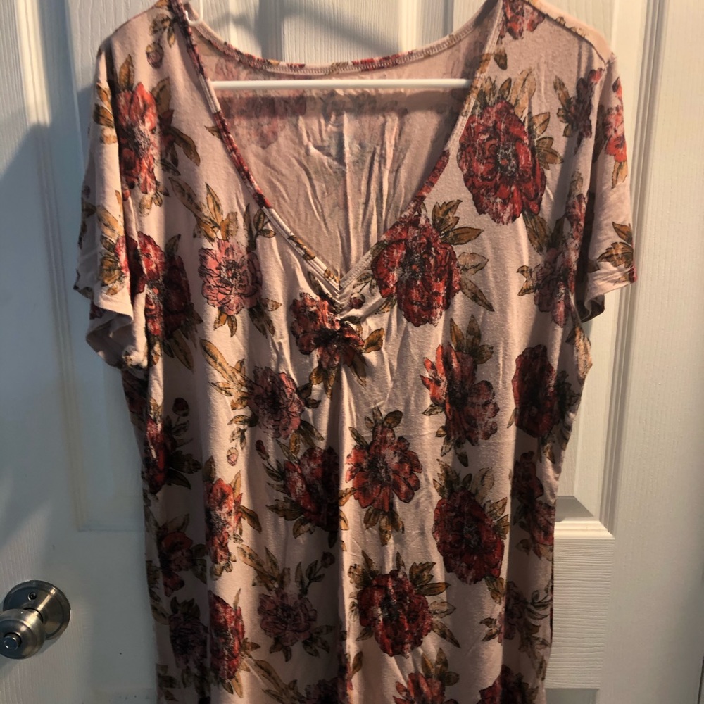 BOGO/50 Maurices Floral 24/7 tee size XXL